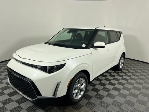Used 2023 Kia Soul LX w/ Option Group 015 FWD image 9