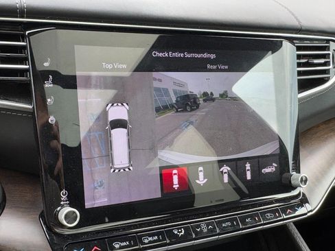 Used 2022 Jeep Grand Wagoneer Series I w/ Flexible Seating Group AWD/4WD image 27