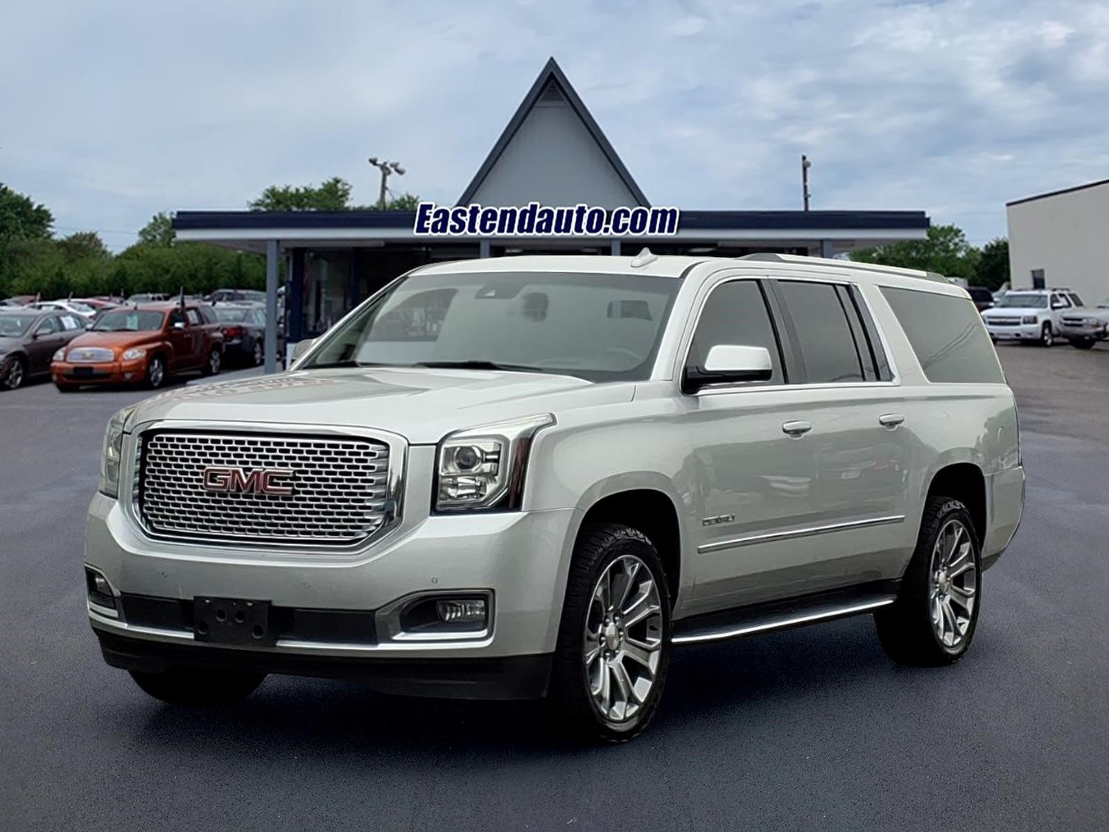 Used 2017 GMC Yukon XL Denali w/ Open Road Package AWD/4WD image 1