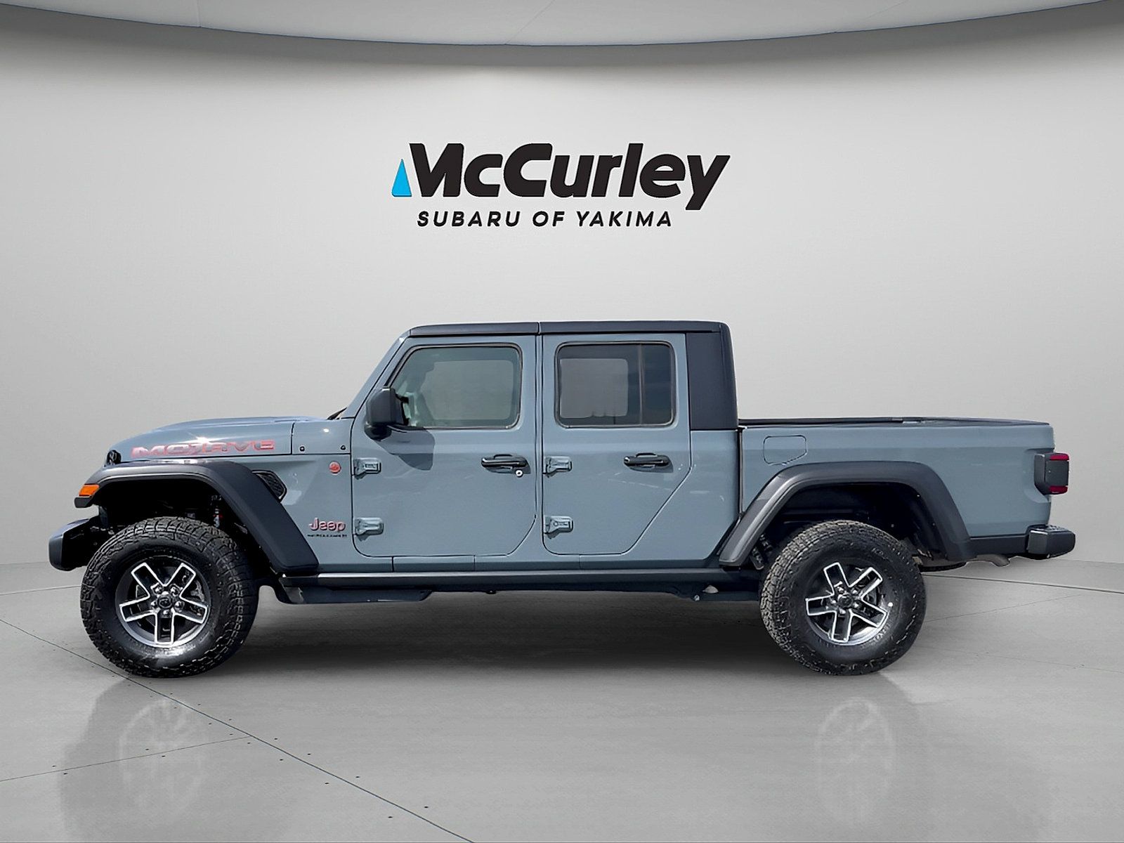Used 2026 Jeep Gladiator Mojave AWD/4WD image 9