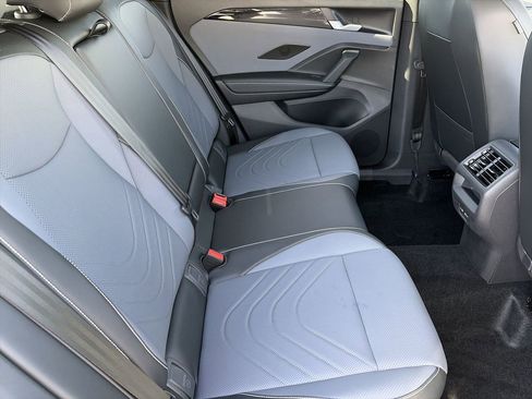 New 2026 Volkswagen Tiguan SE R-Line FWD image 9