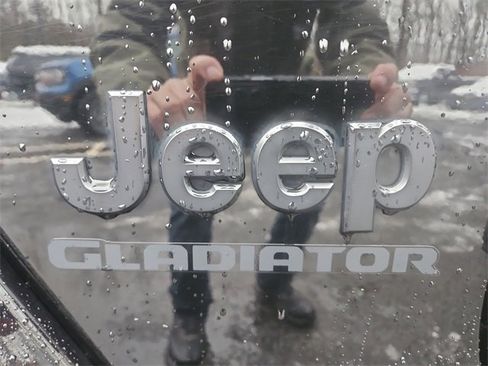 Used 2021 Jeep Gladiator Sport image 30