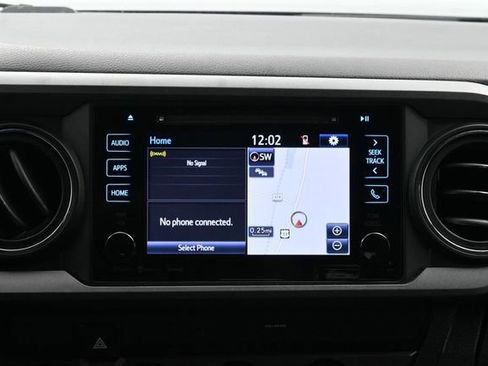 Used 2019 Toyota Tacoma TRD Sport AWD/4WD image 21