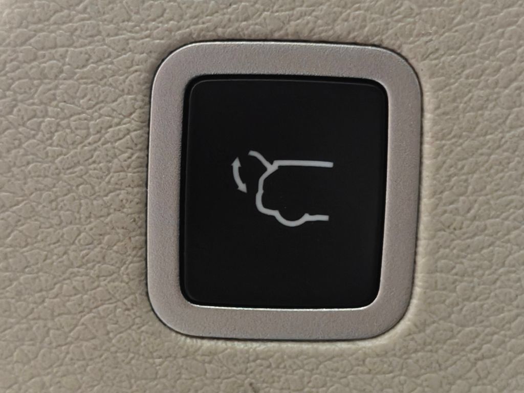 Used 2024 Chrysler Pacifica Touring-L FWD image 34