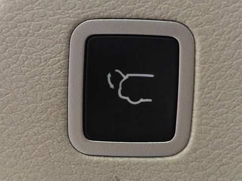 Used 2024 Chrysler Pacifica Touring-L FWD image 34