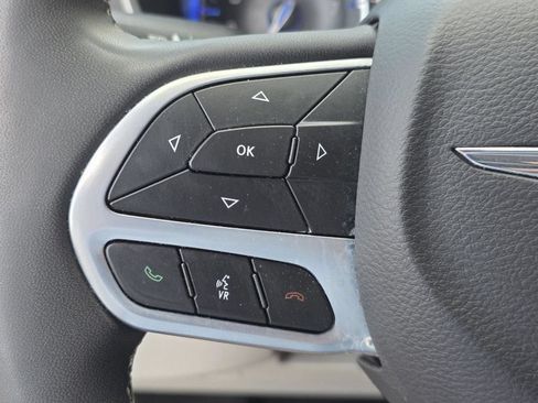 Used 2023 Chrysler Pacifica Touring-L FWD image 26