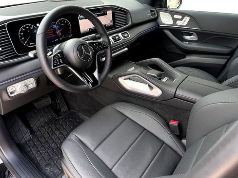 Used 2025 Mercedes-Benz GLS 450 4MATIC image 12