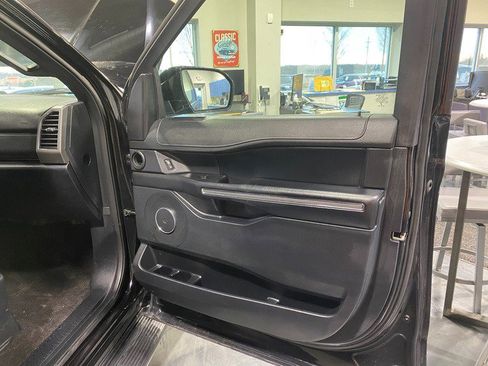 Used 2021 Ford Expedition XLT image 3