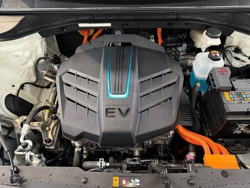 Used 2022 Kia Niro EX Premium image 36