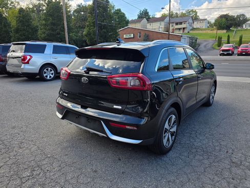 Used 2017 Kia Niro EX image 5