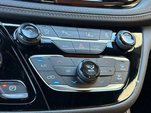 New 2026 Chrysler Pacifica Pinnacle image 20