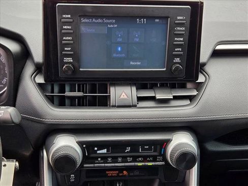 Used 2019 Toyota RAV4 LE FWD image 13