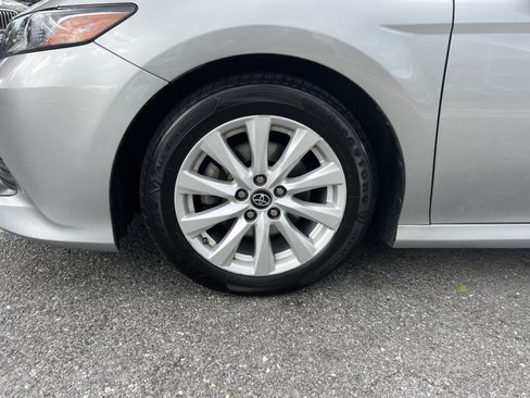 Used 2018 Toyota Camry LE FWD image 12