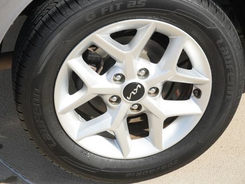 Used 2023 Kia Soul LX w/ Option Group 015 FWD image 11