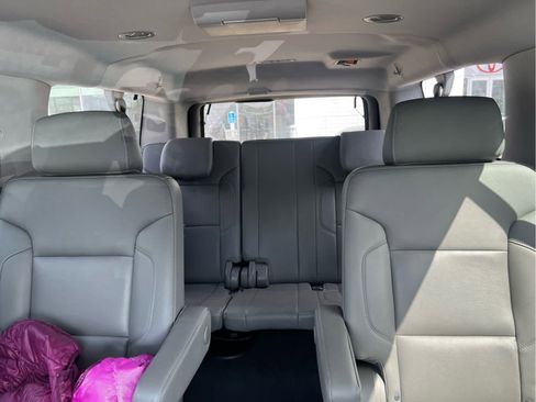 Used 2019 Chevrolet Suburban LT image 8