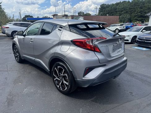 Used 2020 Toyota C-HR XLE FWD image 5