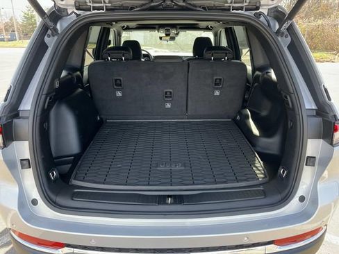 New 2025 Jeep Grand Cherokee Laredo X w/ Luxury Tech Group I image 12