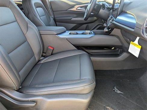 New 2026 Chevrolet Equinox EV LT image 12