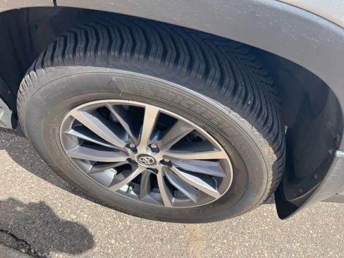 Used 2017 Toyota Highlander XLE image 7