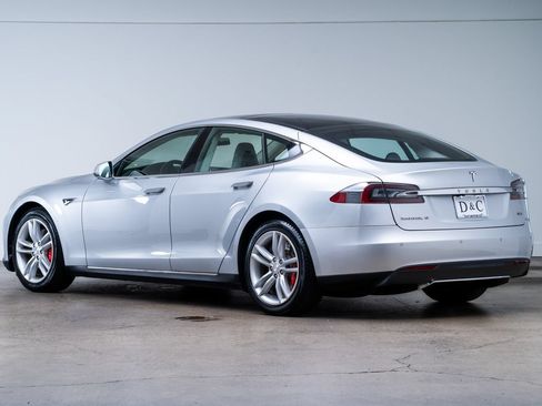 Used 2014 Tesla Model S 85 RWD image 4