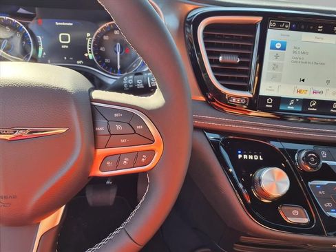 New 2026 Chrysler Pacifica Select image 11