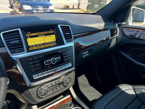 Used 2012 Mercedes-Benz ML 63 AMG 4MATIC image 13