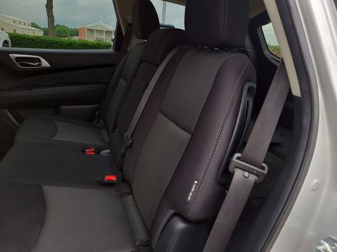 Used 2020 Nissan Pathfinder S FWD image 10