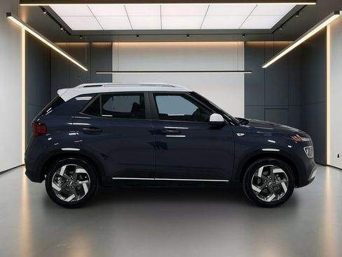Certified 2024 Hyundai Venue Limited FWD image 8