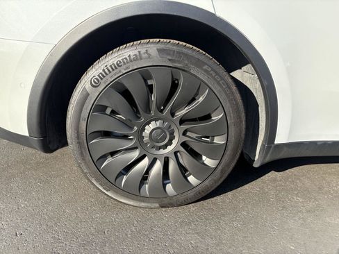 Used 2021 Tesla Model Y Long Range AWD/4WD image 21