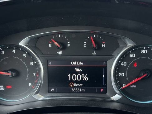 Used 2023 Chevrolet Traverse RS FWD image 15