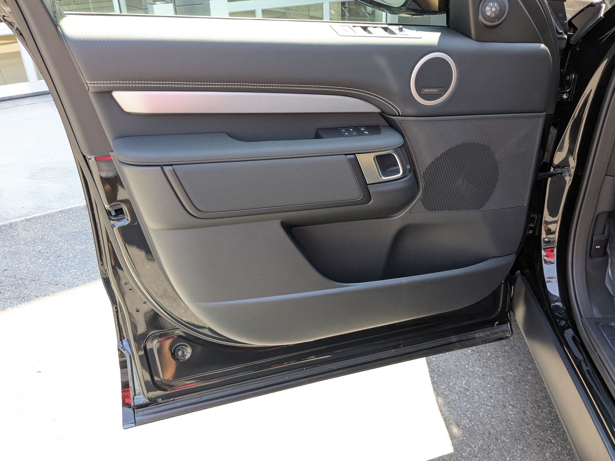 New 2026 Land Rover Discovery Limited Edition AWD/4WD image 12