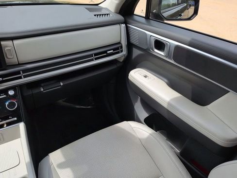 Used 2025 Hyundai Santa Fe SEL FWD image 18
