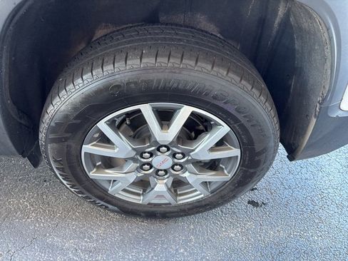 Used 2023 GMC Acadia SLT image 15