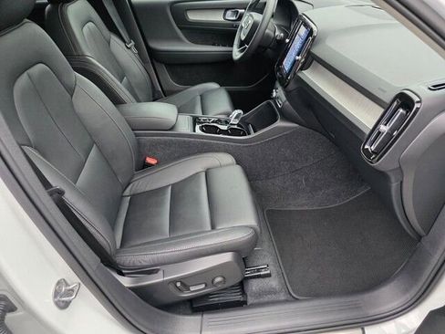 Used 2024 Volvo XC40 B5 Plus image 32