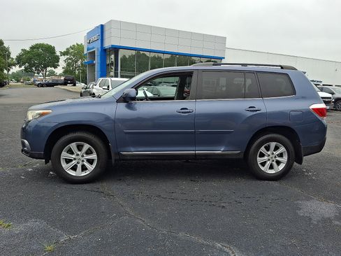 Used 2013 Toyota Highlander Plus AWD/4WD image 4