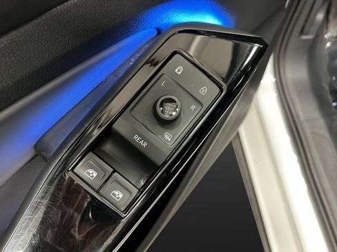 Used 2022 Volkswagen ID.4 Pro image 21