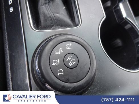Used 2016 Ford Explorer XLT w/ Equipment Group 202A AWD/4WD image 11