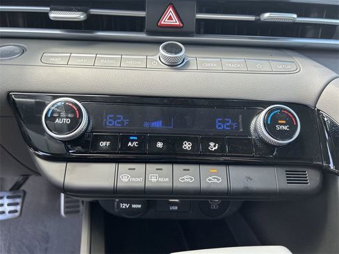 New 2025 Hyundai Elantra SEL image 23