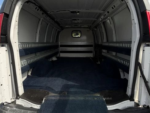 Used 2019 Chevrolet Express 2500 RWD image 20