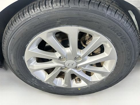 Used 2022 Hyundai Accent SEL FWD image 11