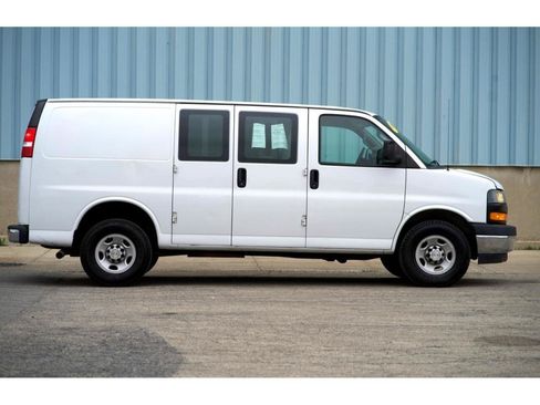 Used 2019 Chevrolet Express 2500 w/ Driver Convenience Package RWD image 4