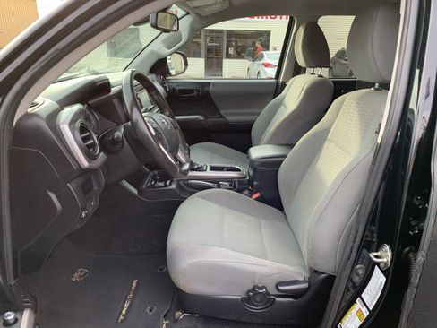 Used 2018 Toyota Tacoma SR5 image 8