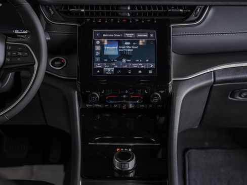 New 2025 Jeep Grand Cherokee Laredo X image 20