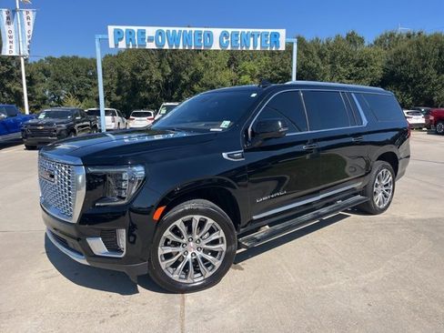 Used 2021 GMC Yukon XL Denali w/ Denali Premium Package image 2