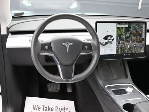 Used 2022 Tesla Model Y Long Range image 33