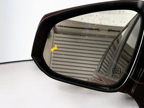 Used 2023 Toyota Highlander XLE FWD image 16