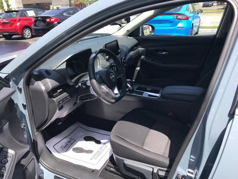 Used 2025 Nissan Sentra SV w/ All-Weather Package FWD image 9