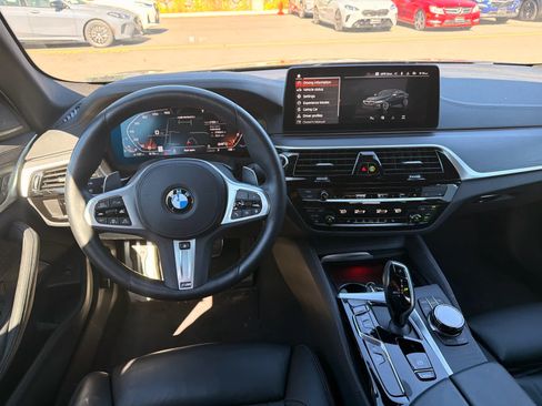 Used 2023 BMW M550i xDrive w/ Dynamic Handling Package AWD/4WD image 5