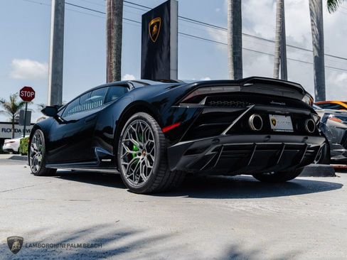 Used 2022 Lamborghini Huracan EVO image 3