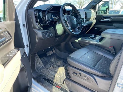 Used 2025 Chevrolet Silverado 2500 ZR2 image 4